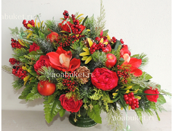 Новогодняя Композиция из искусственных цветов и еловых веток - Алая № НГ002 - купить в Москве