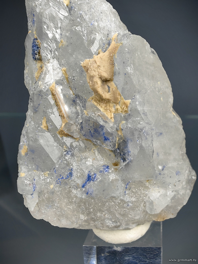 Дюмортьерит в кварце. Бразилия. 65*44*30мм