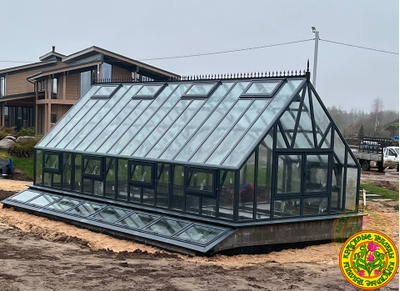 Базовая комплектация теплицы в английском стиле с холлом из стекала и алюминия ИМПЕРИАЛ размером 4000 х 10000 мм