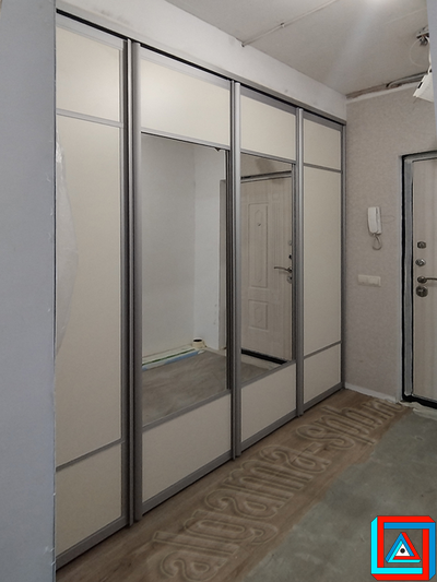 Дверь-книжка  из 4-х створок в AL профиле для шкафа и гардеробной