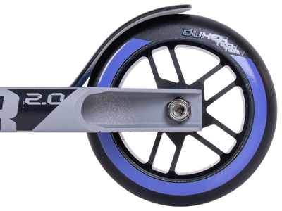 “Трюковой самокат Tech Team Duker 2.0 в сером цвете.”