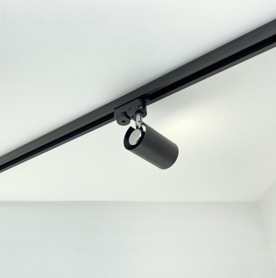 svetilnik-trekovii-chernii-pod-lampu-gu10