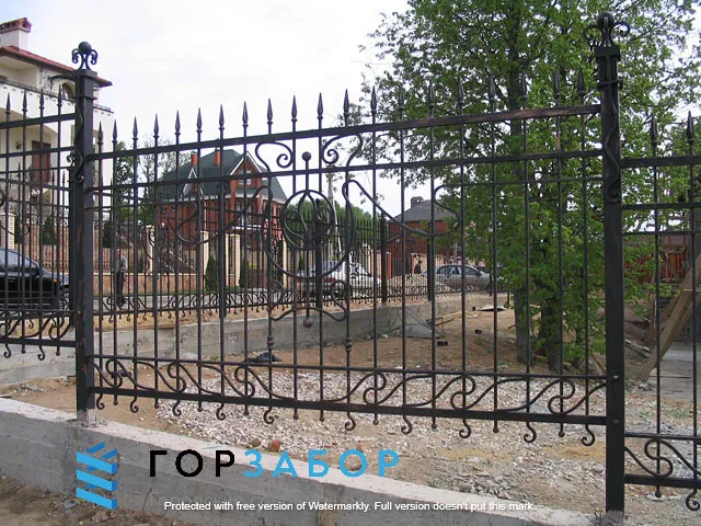Кованый забор от завода для загородного дома