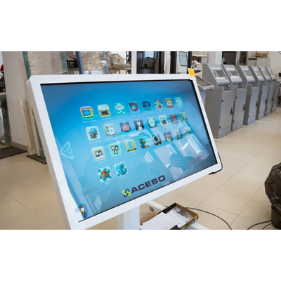 Интерактивная панель-стенд UTS Fly 43 или 55 дюймов