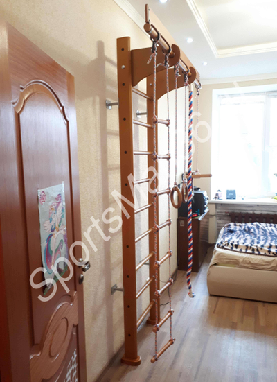 СПОРТИВНЫЙ КОМПЛЕКС KARUSSELL BERLIN Цвет дерева: мед, цвет металла: серебро.