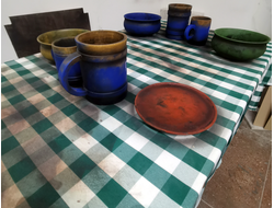 Table with plates and UV light