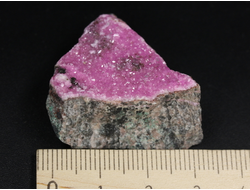 Кобальтокальцит, кристаллы на породе, Марокко (32*26*15 мм, 16 г) №28684