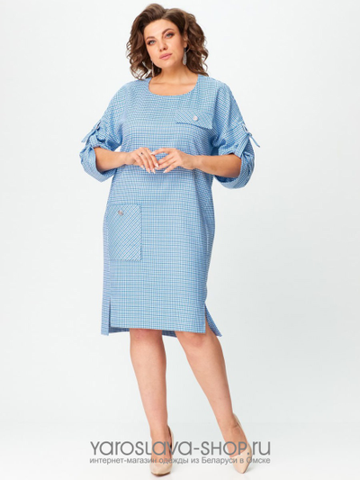 Нарядное женское платье голубого цвета в мелкую клетку