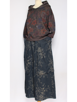 БРЮКИ-ЮБКА джинс-гобелен "КРЕАТИВНЫЕ КАРМАНЫ" мелкие цветы синие, черные р.46-54