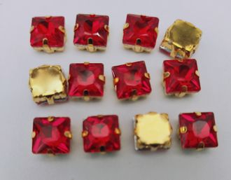 Квадратные, 8 мм, тёмно-красные в золоте