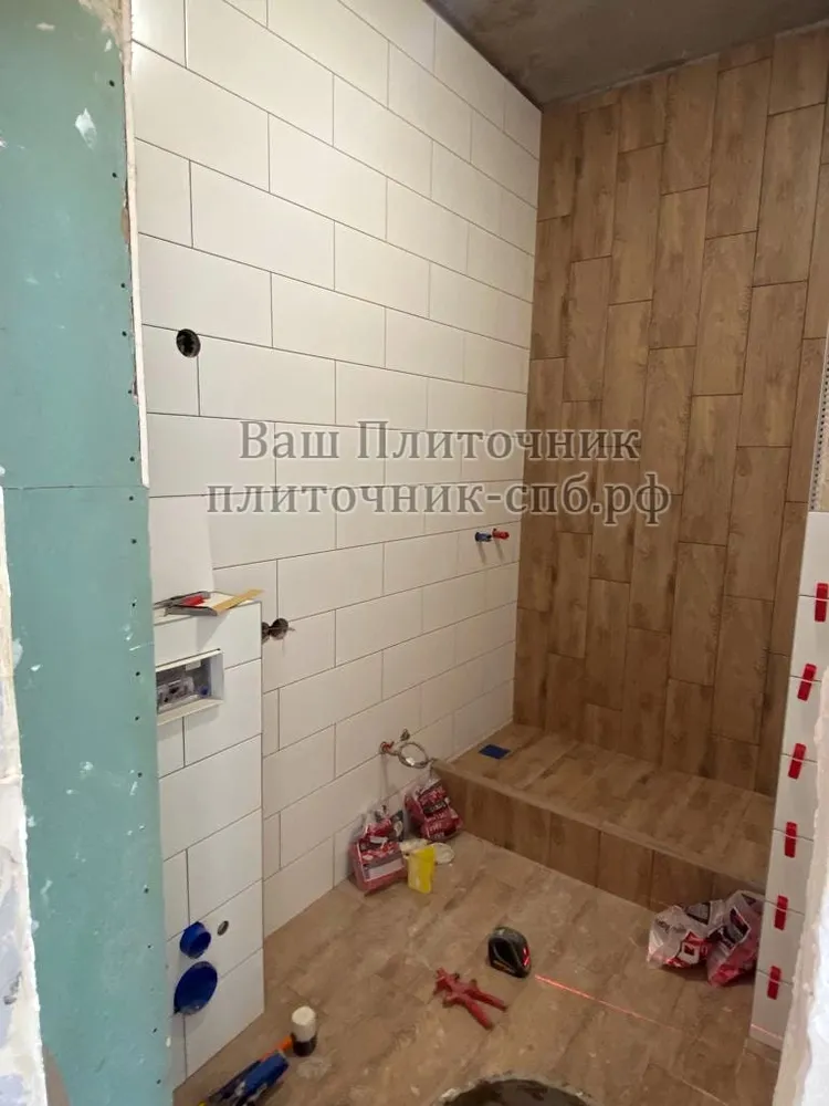 Укладка плитки из кафеля и керамогранита в душевой