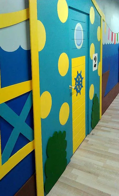 Комбинированная отделка сосновой двери "своими руками"