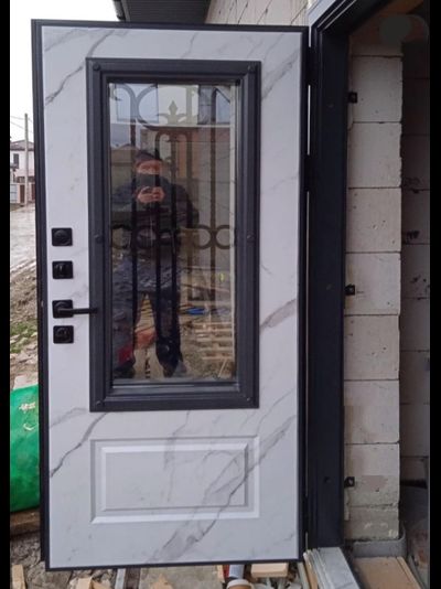 ВИЛЛАДЖ/ С КОВКОЙ ВНУТРИ СТЕКЛОПАКЕТА/ ГРАФИТ БУКЛЕ/ МРАМОР НАТУРАЛЬНЫЙ