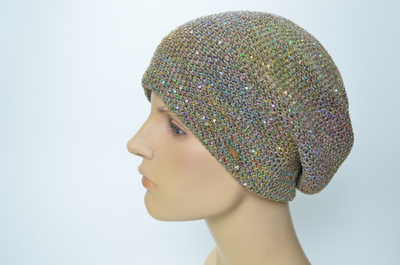 Золотистый берет вязаный