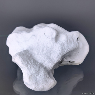 Кахолонг с корочкой кенияита. Южный Урал. Россия. 100*95*50мм