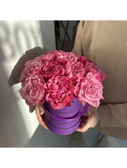 Букет в шляпной коробке с пионовидными розами MINI