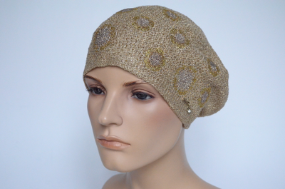 Золотистый берет для женщин демисезонный