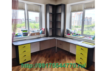 001 Угловой стол и полки.
Сделаем в любых размерах. Более 50 декоров ЛДСП Egger.
Сделано по индивидуальным размерам с учетом всех пожеланий заказчика.
