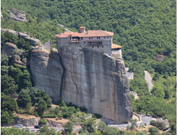 Купить греющую картину с фото дом на скале 2