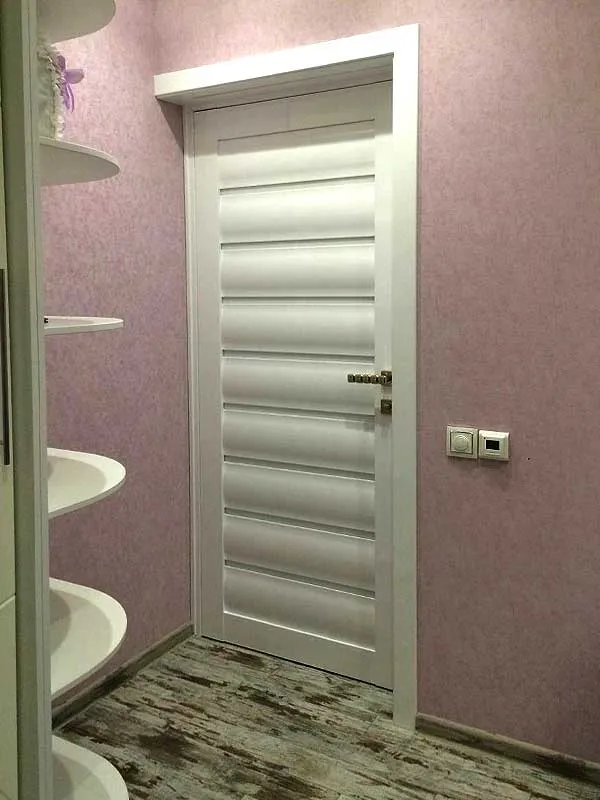 Дверь в спальню