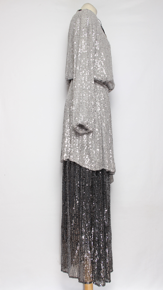 ПЛАТЬЕ-ТУНИКА НАРЯДНОЕ "РАСКЛЕШЕННОЕ ПАЙЕТКИ" серебро р.46,50,52,54,58