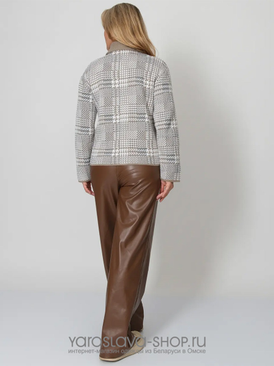 Женский жакет на молнии в бежевом цвете