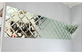 Укладка зеркальной плитки на стену