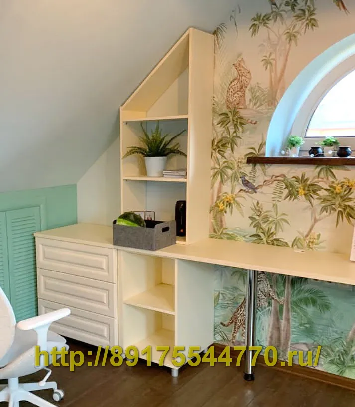 010 Встроенная мебель на мансарде со скошенным потолком.
Фасады: МДФ белый, пленка.
ЛДСП Egger: W980 Белый базовый, SM