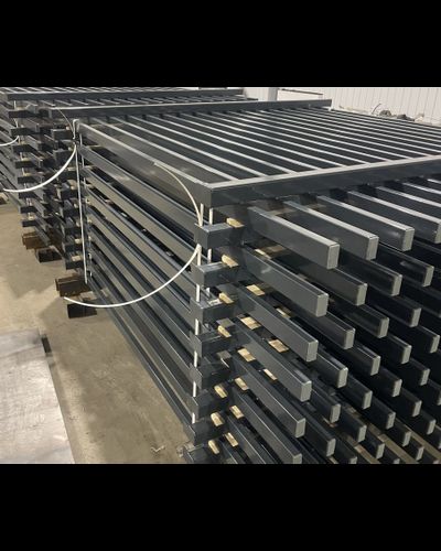 Типовое металлическое ограждение школы