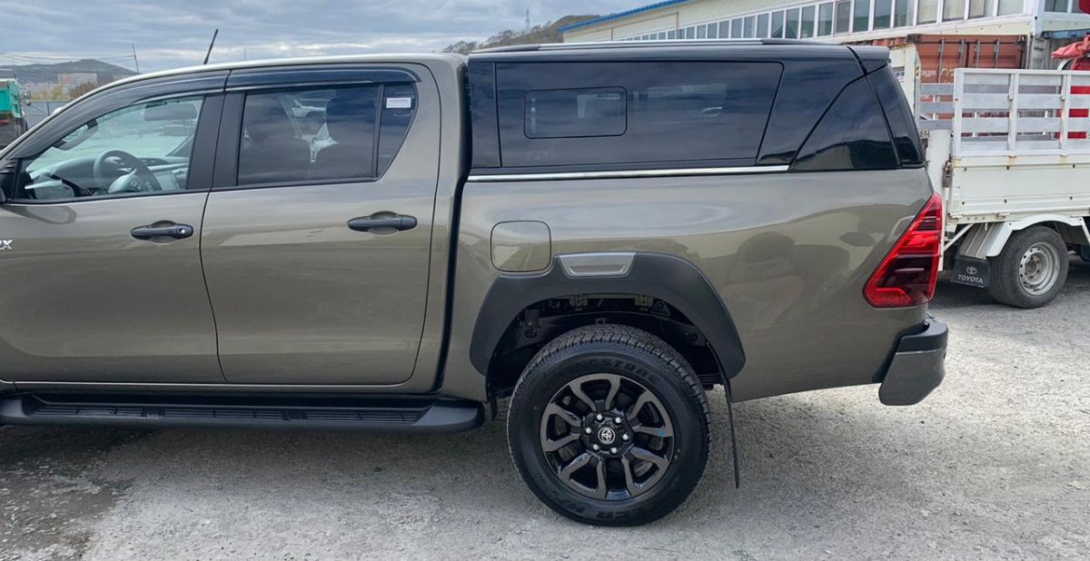 Toyota hilux black onyx