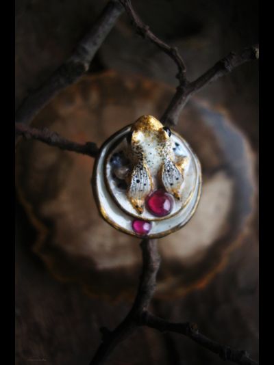 "Дневной светлячок Квакази", волшебное кольцо с лягушкой и натуральными родолитами