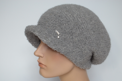 Серая вязаная кепка с бисером Vizio Италия 9010 W