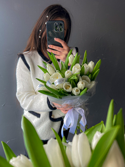 Букет белых тюльпанов Моно “MARCH” 19 шт