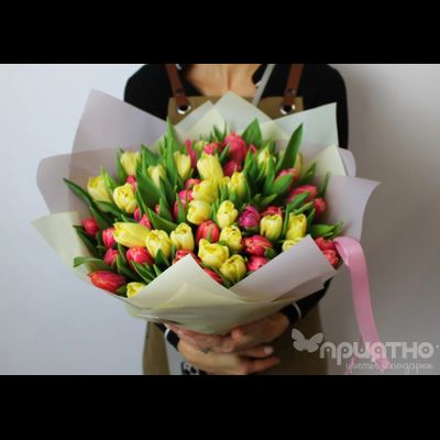 БУКЕТ ЦВЕТОВ НА ВКУС ФЛОРИСТА 15000р.