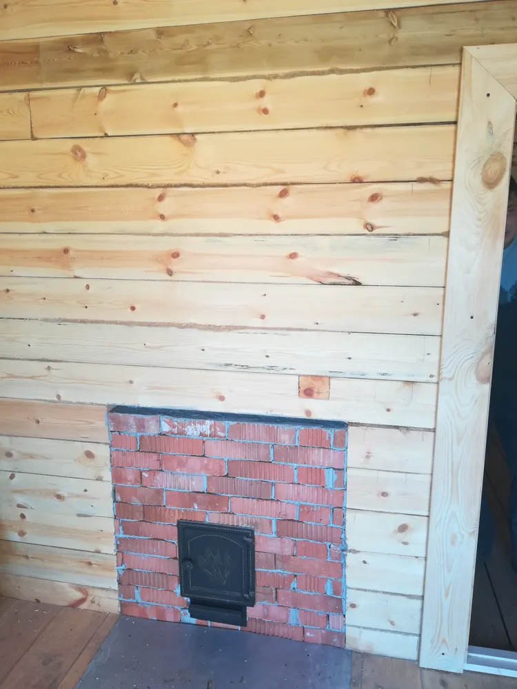 Произведена кирпичная кладка, установлена банная печь, топка со стороны комнаты отдыха