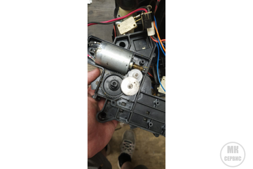 шестерни редуктора в порядке, но требуется смазать.