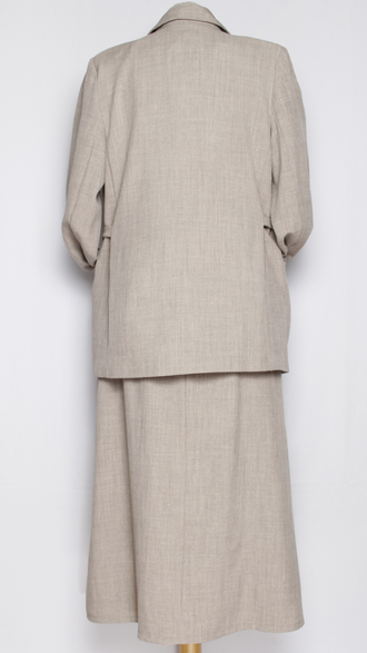 КОСТЮМ ЖАКЕТ И ЮБКА "ШЛЁВКИ ПО БОКАМ" бежевый р.48-54