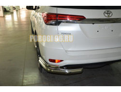 Защита заднего бампера двойная угловая d76/42 для Toyota Fortuner 2017-