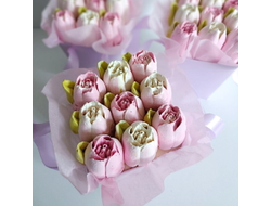 Кашпо с зефирными тюльпанами