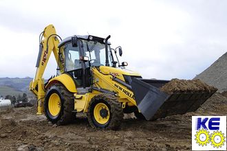 85801631 Стекло за дверью нижнее левое закаленное New Holland LB75