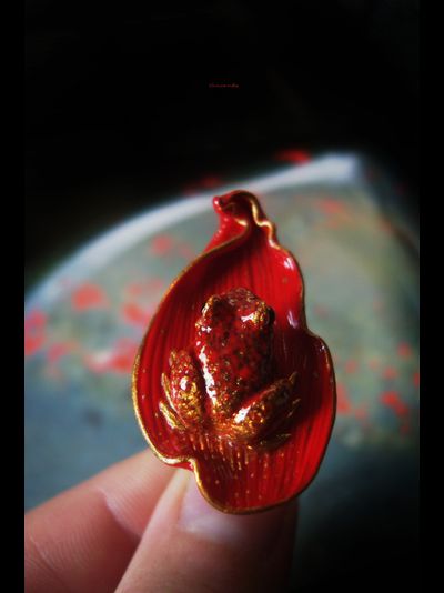 Кольцо с лягушкой на лепестке Червонной Муравы