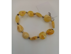 Браслет из натурального янтаря на резинке с бижутерией