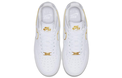 Кроссовки Nike Womens Air Force 1 07 Essnetial White вид сверху