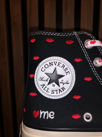 Converse Chuck Taylor 70 Embroidered Lips love me высокие черные кеды с губками фото логотипа