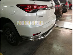 Защита заднего бампера угловая большая d76/42 для Toyota Fortuner 2017-
