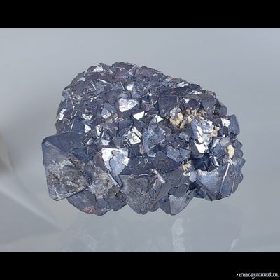 Куприт, сросток кристаллов. Россия. 42*43*24мм