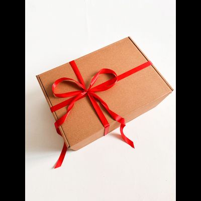 Огромная подарочная коробка GILEV 52x38x22 см с наполнителем и красной лентой