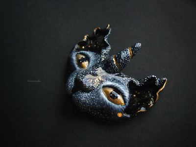 "Зверёк с восхода", волшебная брошь с котом-единорогом