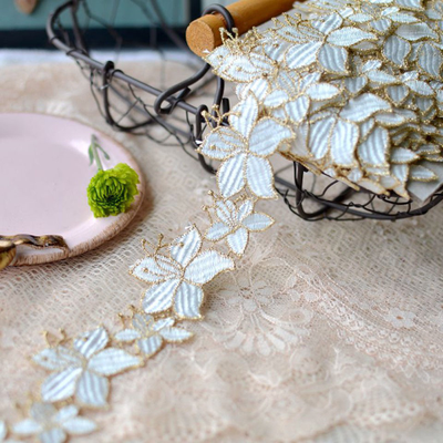 КРУЖЕВНАЯ ЛЕНТА, 4 СМ. АРТ. К-0001, 1 МЕТР. ЦВЕТ: Белый/золотистый