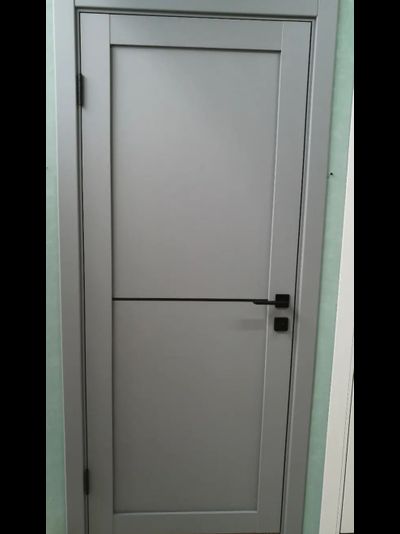 OPTIMA PORTE (ОПТИМА ПОРТЕ)/ TURIN (ТУРИН) 502 АПП SB, СЕРЫЙ/ ПОЛОТНО ГЛУХОЕ с ГОРИЗОНТАЛЬНЫМ ЧЕРНЫМ МОЛДИНГОМ